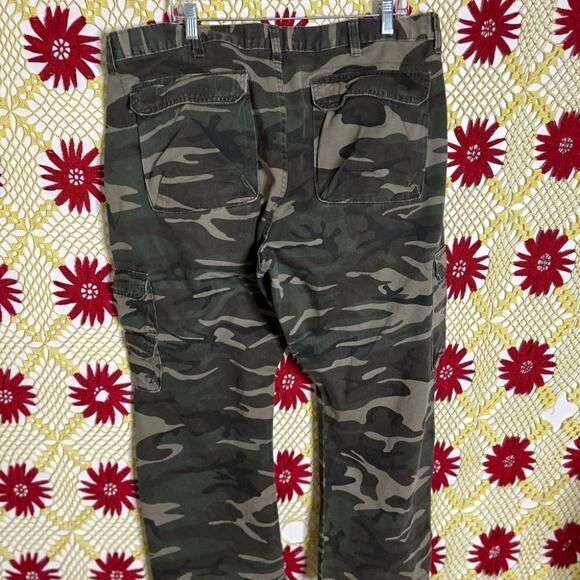 Wrangler Jeans Cargo Camo Pants / Size 40 X 28 - Picture 4 of 15